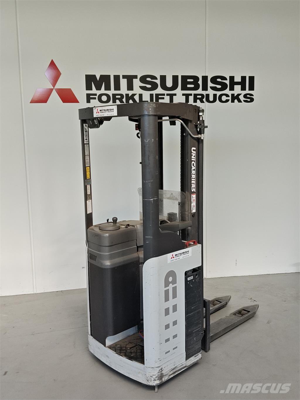 Atlet AJN160 Platvormiga virnastajad