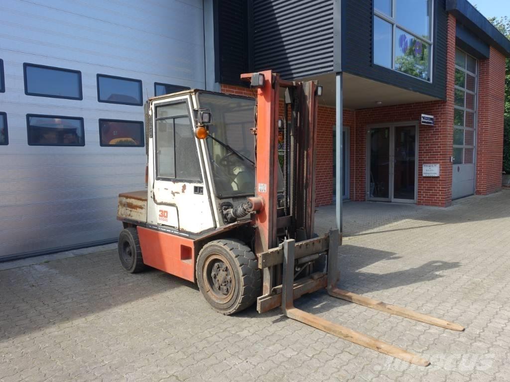 Nissan EGH02 A 30 U Diiseltõstukid