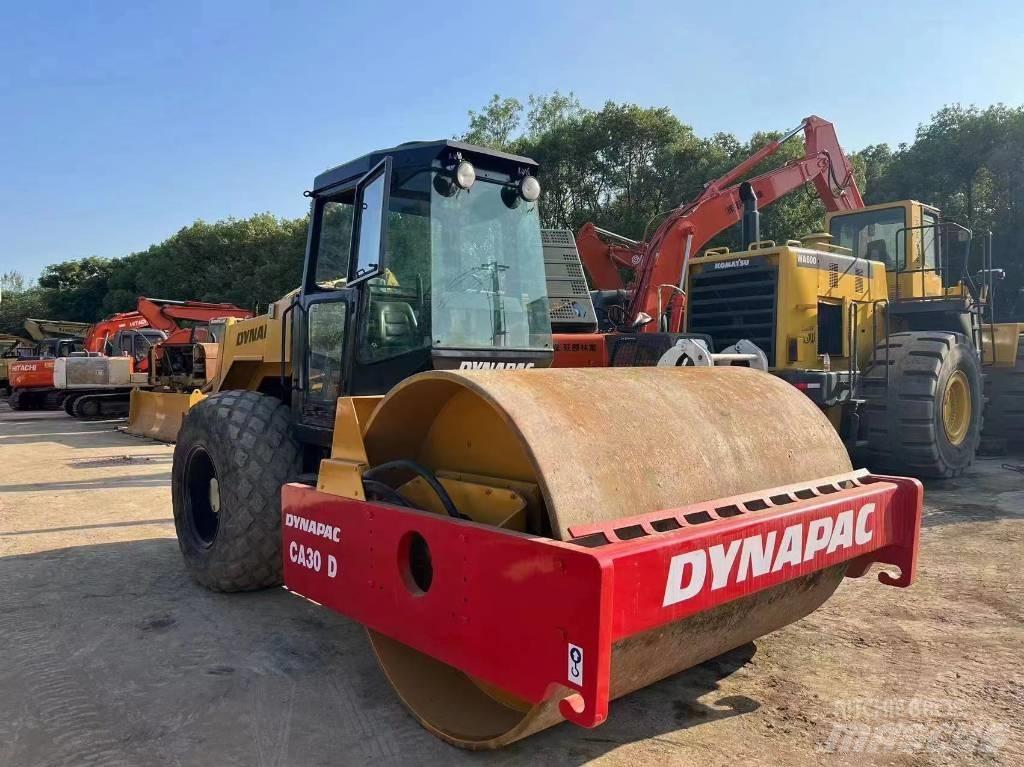 Dynapac CA300 Greiderid