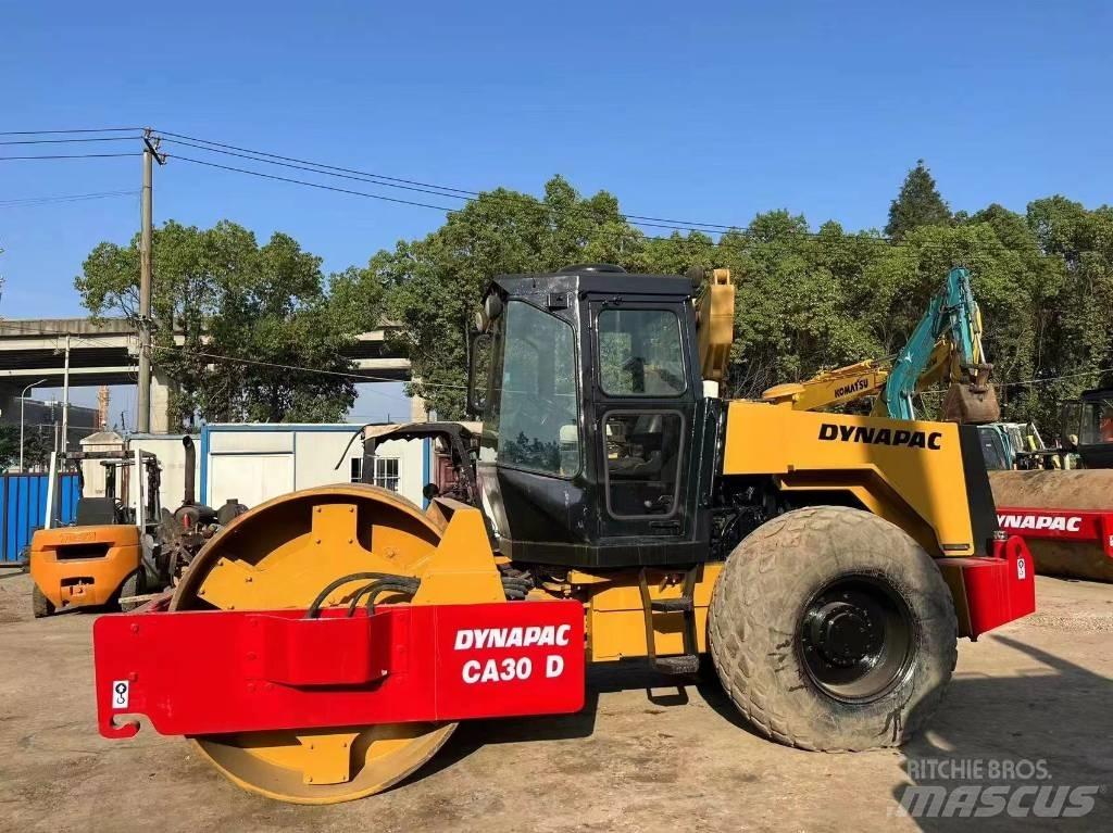Dynapac CA300 Greiderid