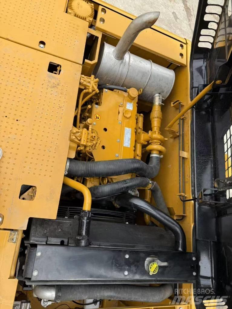 CAT 320 D Roomikekskavaatorid