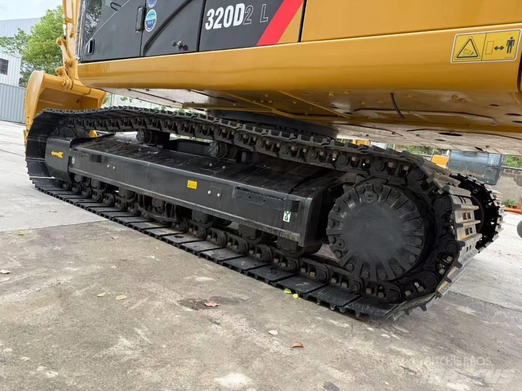 CAT 320 D Roomikekskavaatorid