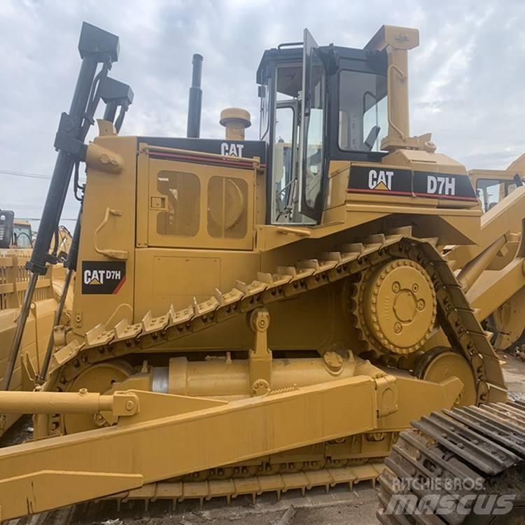 CAT D 7 H Buldooserid