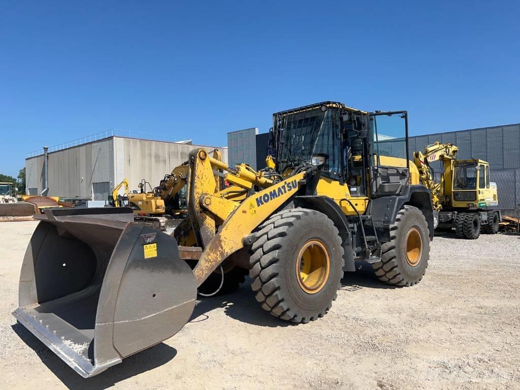 Komatsu WA 270-8 Rataslaadurid