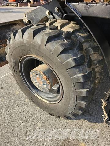 CAT M 318 F Ratasekskavaatorid