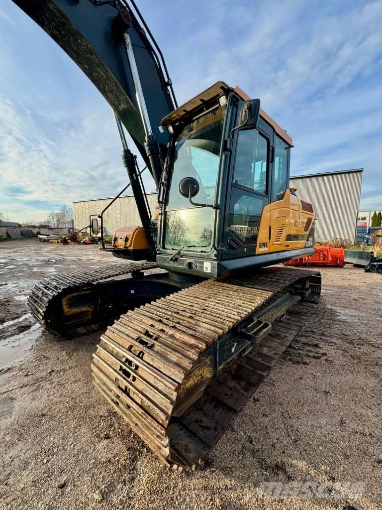 Hyundai HX 220 AL Roomikekskavaatorid