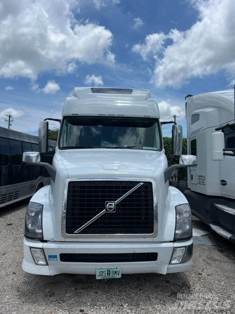 Volvo VNL 780 Sadulveokid