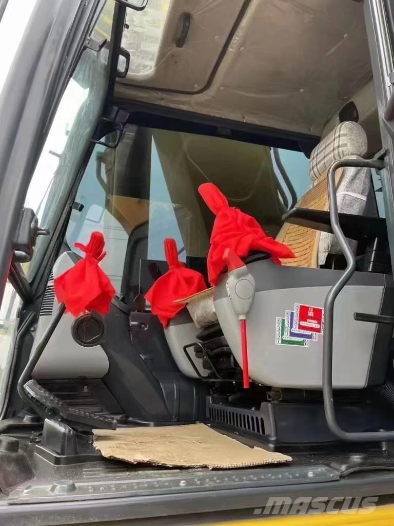Komatsu PC450-8 Roomikekskavaatorid