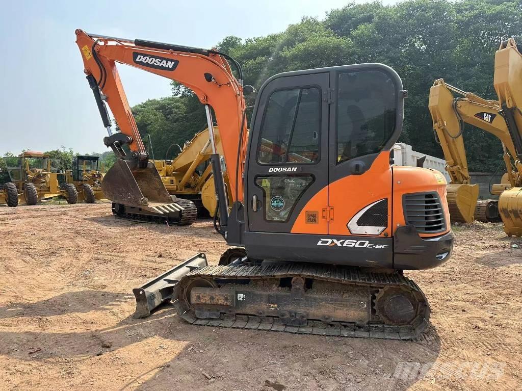 Doosan DX 60 Roomikekskavaatorid