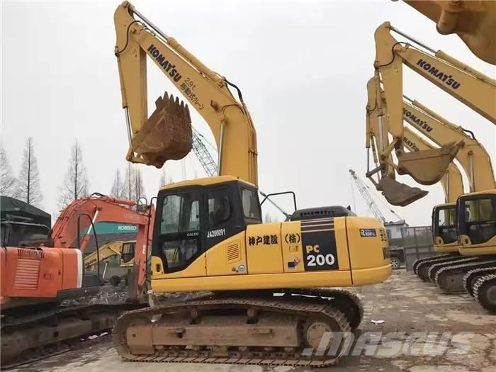 Komatsu PC 200-7 Roomikekskavaatorid