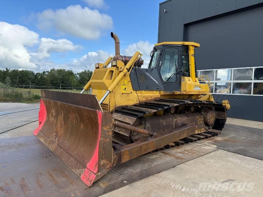 Komatsu D 65 PX-12 Buldooserid