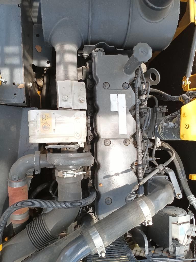 Komatsu PC 200-8 Roomikekskavaatorid