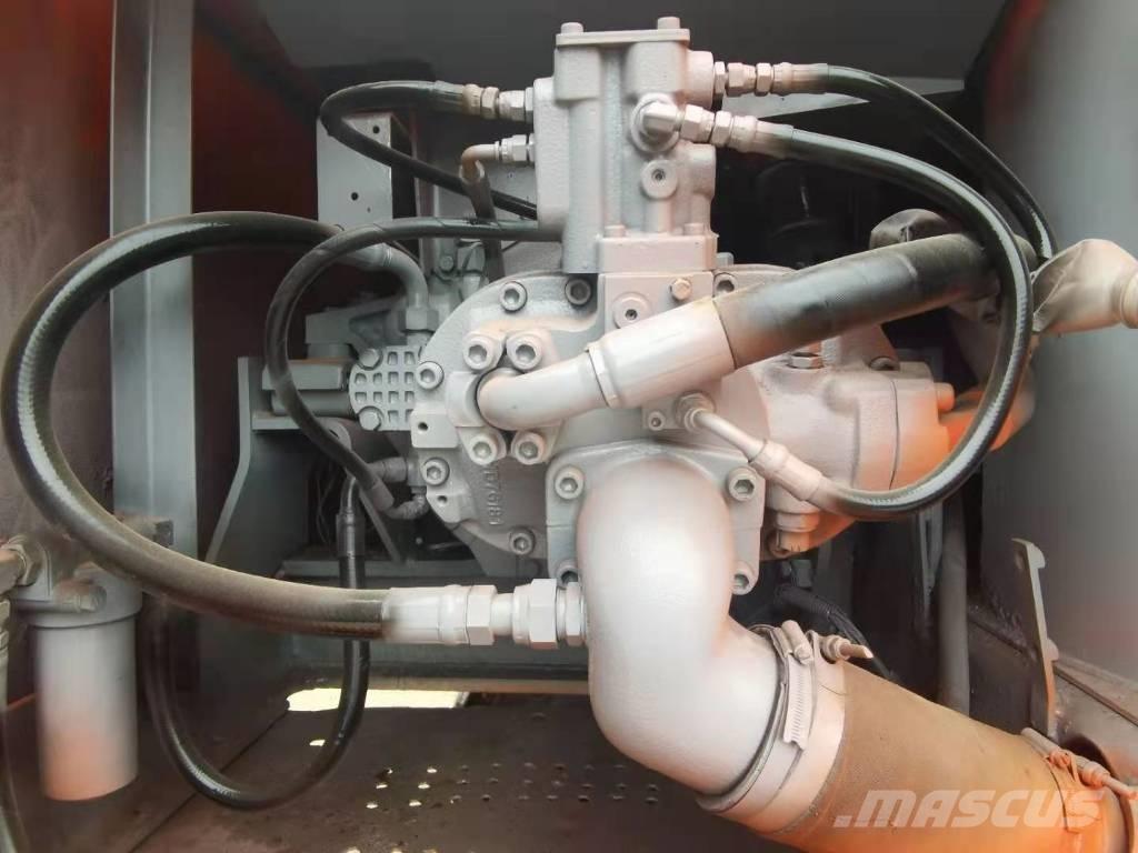 Hitachi EX 200 Roomikekskavaatorid