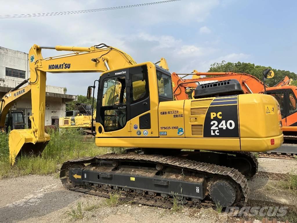 Komatsu PC240-8 Roomikekskavaatorid