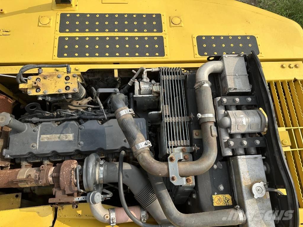 Komatsu PC240-8 Roomikekskavaatorid