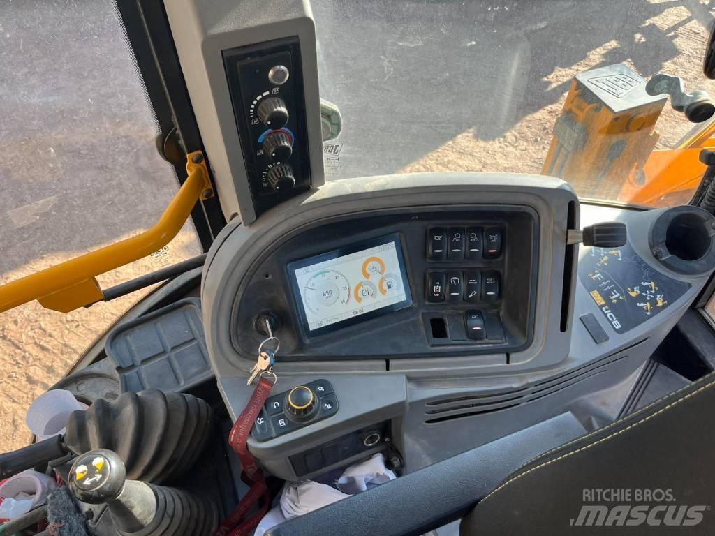JCB 3 CX Väikeekskavaatorid 7t-12t