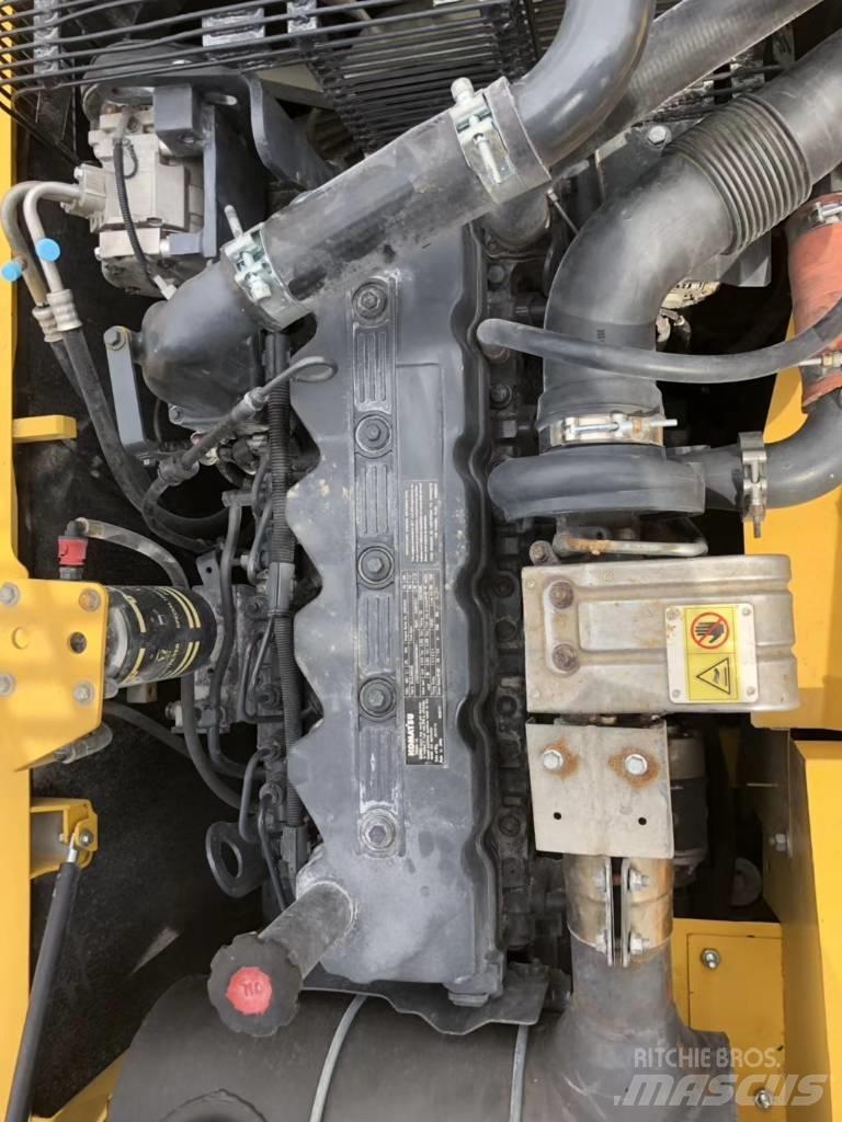 Komatsu 210LC-8 Roomikekskavaatorid
