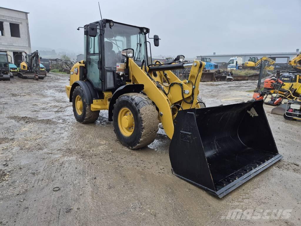 CAT 906M Rataslaadurid