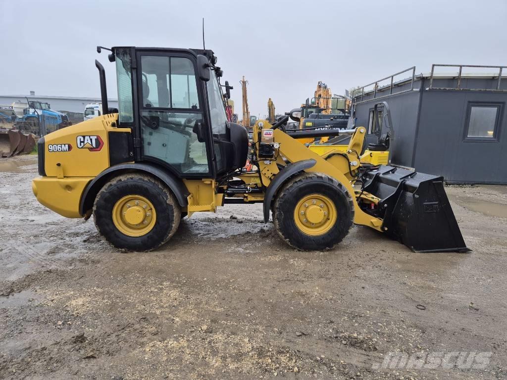 CAT 906M Rataslaadurid
