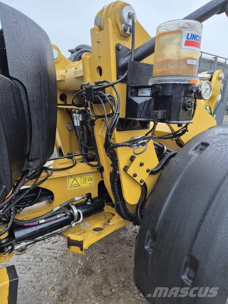 CAT 906M Rataslaadurid