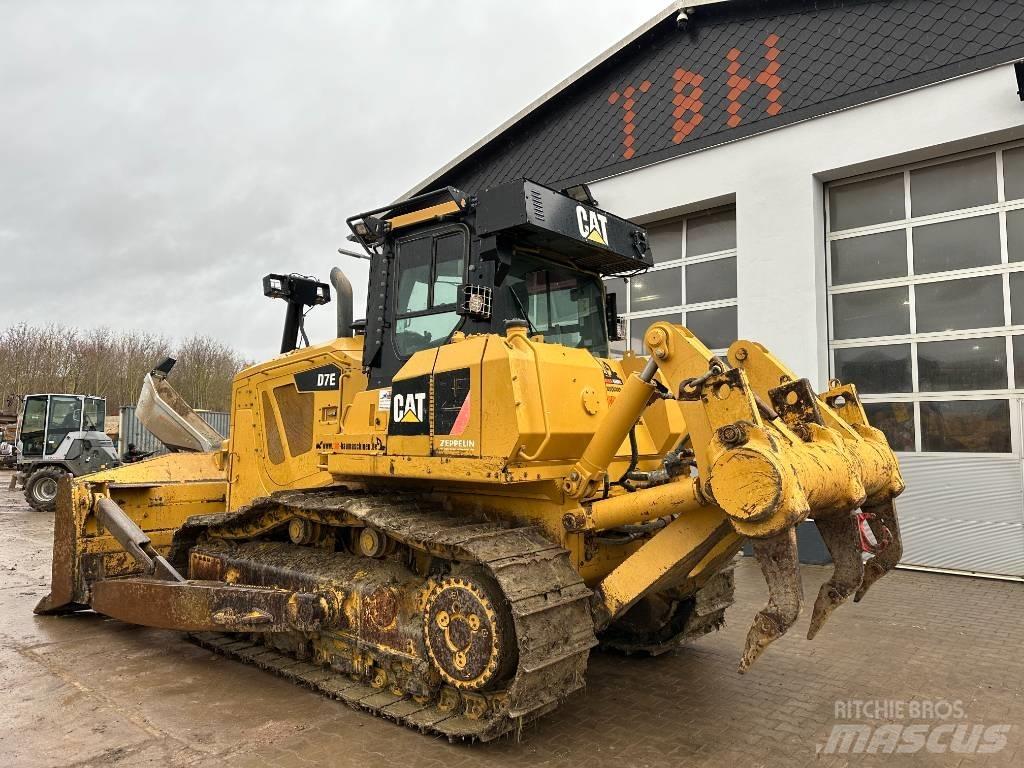 CAT D 7 E Buldooserid