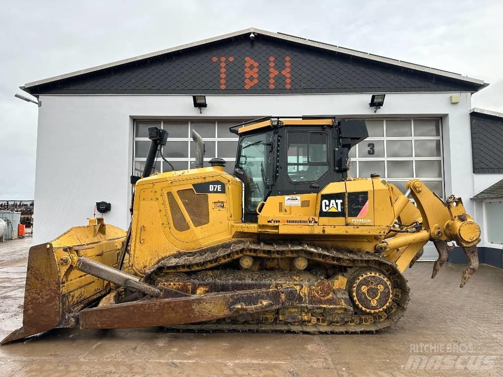 CAT D 7 E Buldooserid