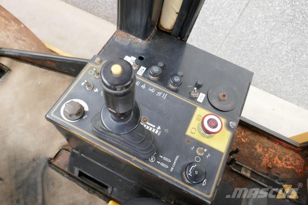 CAT CS433C Ühe trumliga rullid