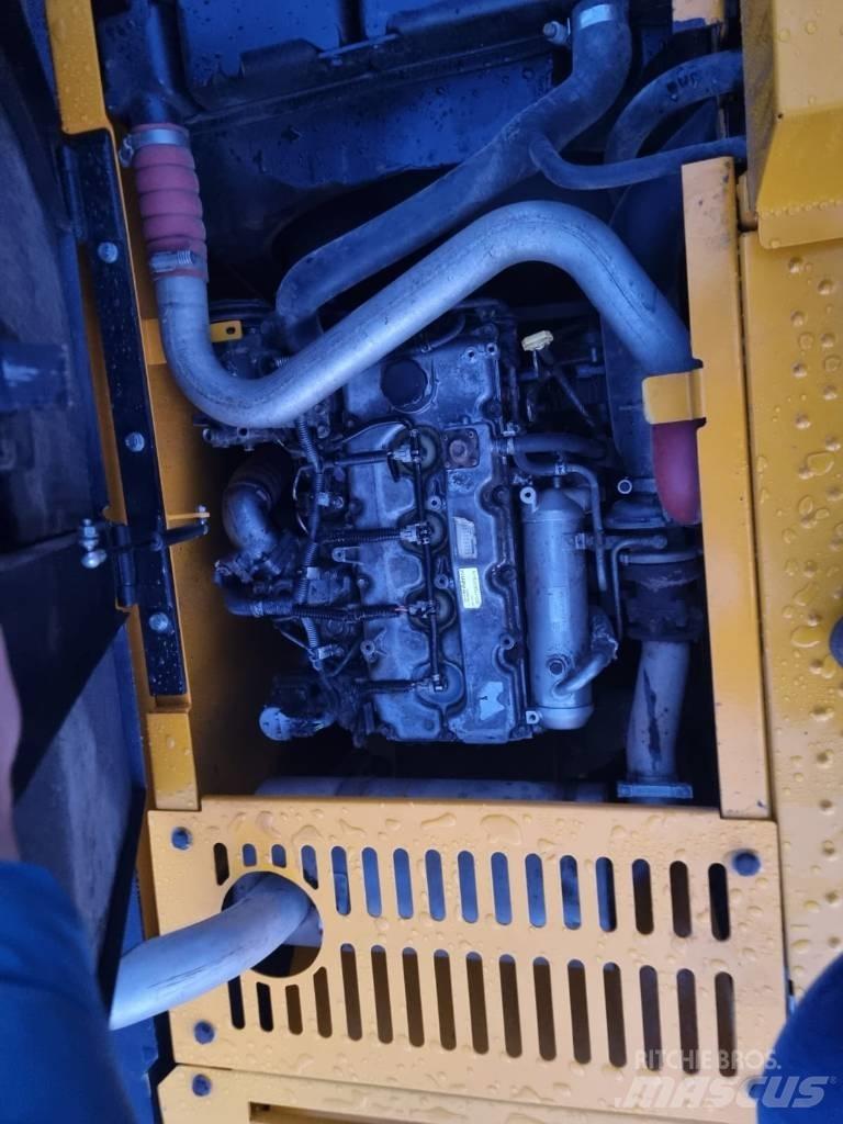 JCB JS 160 LC Roomikekskavaatorid