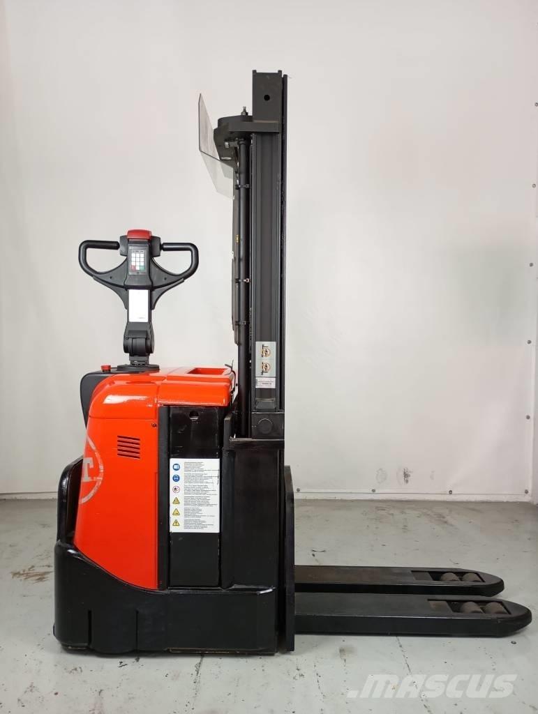 BT SPE 125 Platvormiga virnastajad