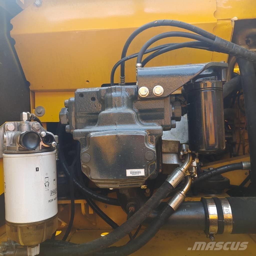Komatsu PC200-8 Roomikekskavaatorid