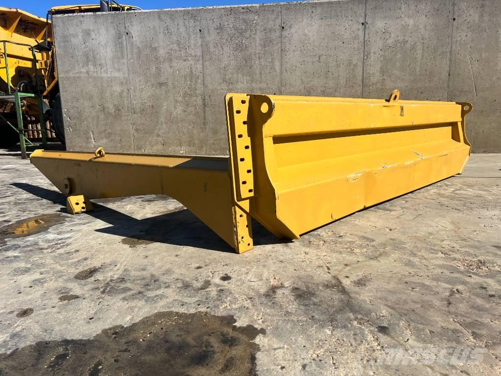 CAT TAILGATE CAT 735 Tagaluugid