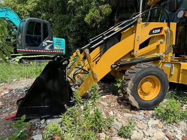 CAT 420 F Ekskavaatorlaadurid