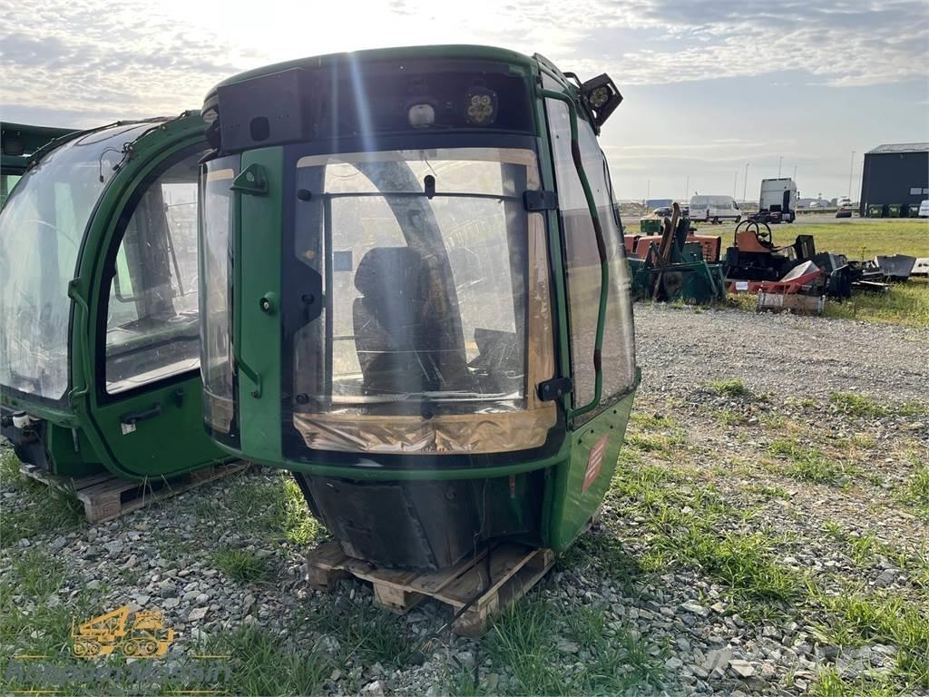 John Deere 1010E Kabiinid