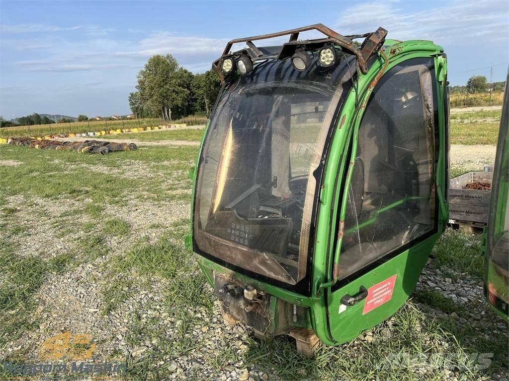John Deere 1010E Kabiinid