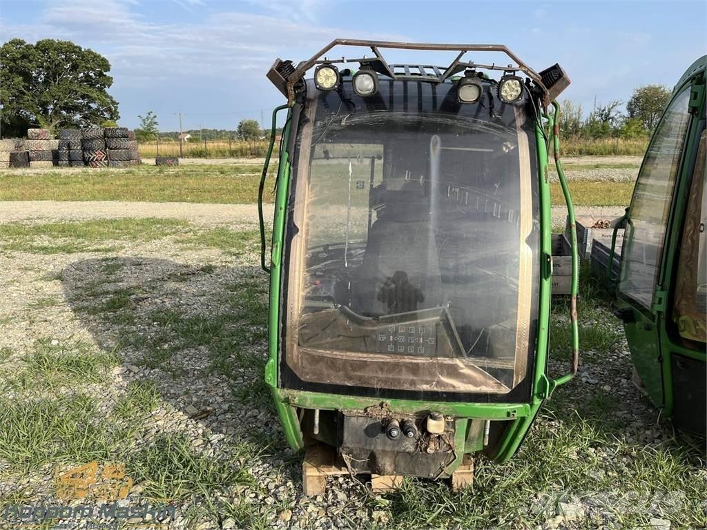 John Deere 1010E Kabiinid