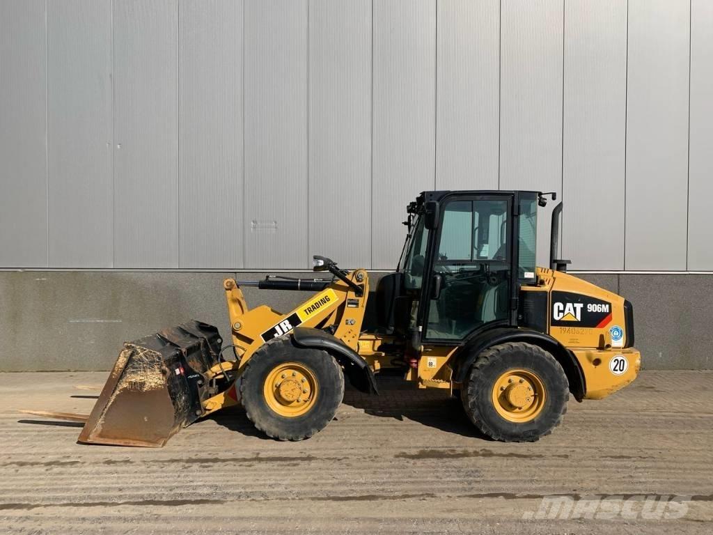 CAT 906 Rataslaadurid