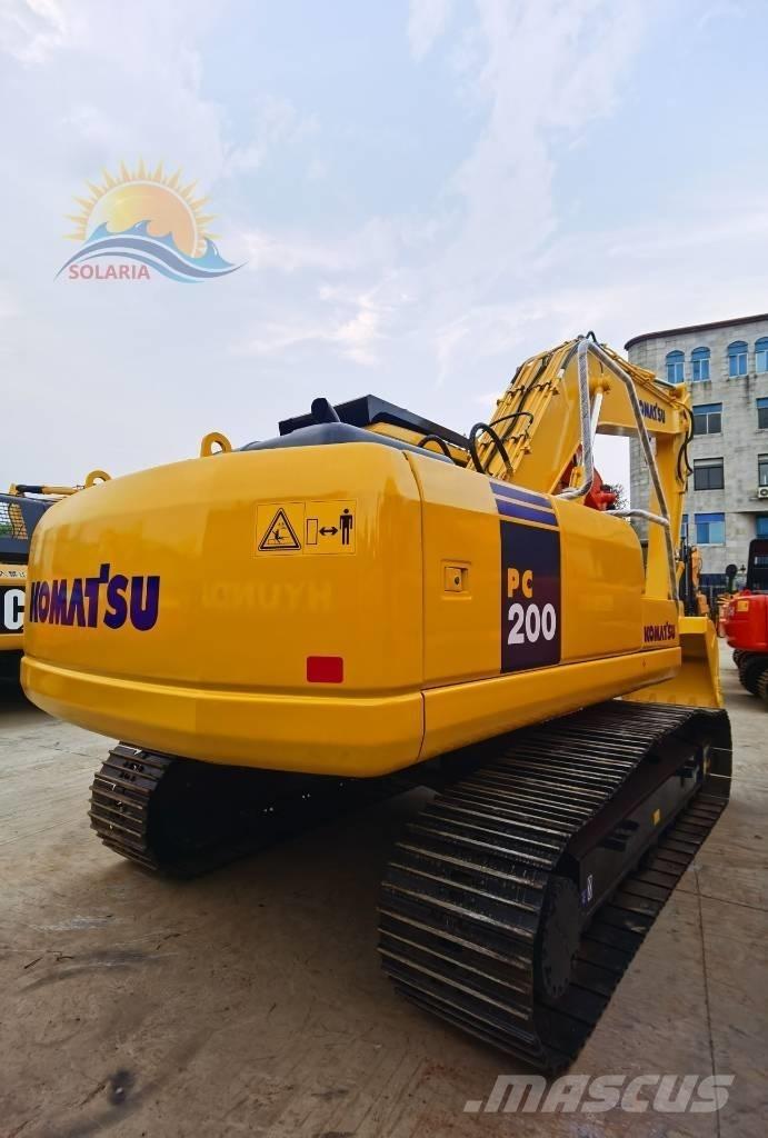 Komatsu PC 200-8 Roomikekskavaatorid