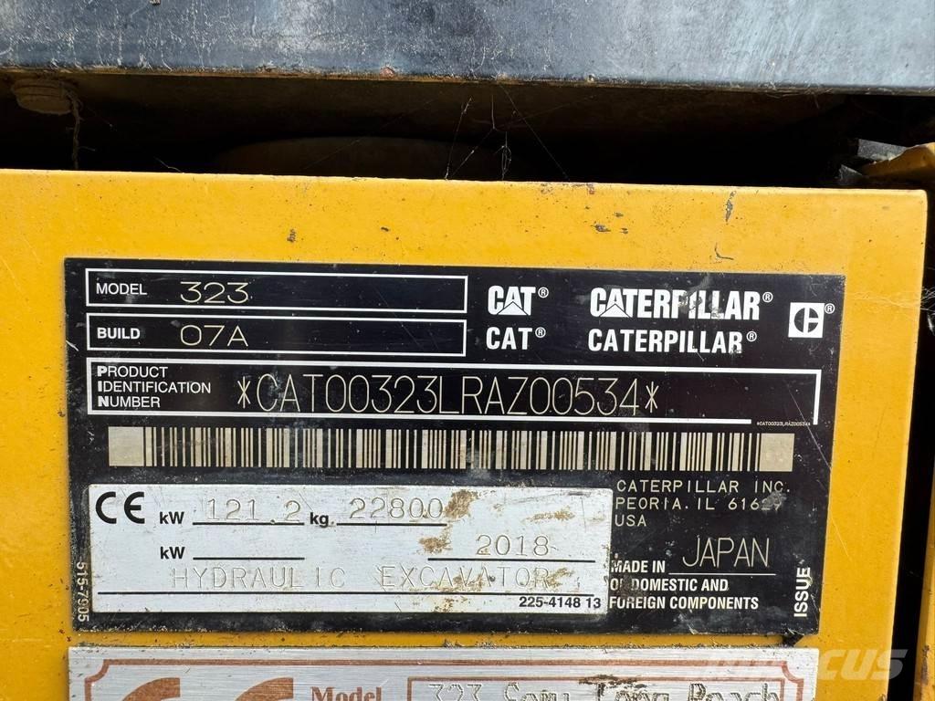 CAT 323 Roomikekskavaatorid