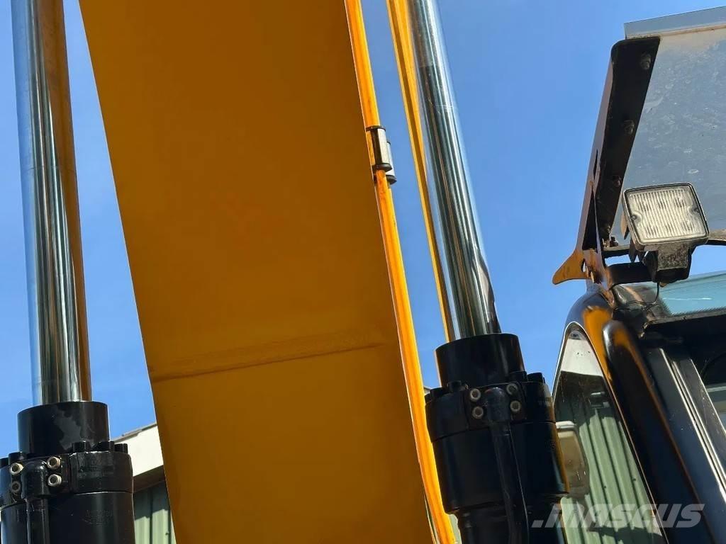 JCB JS220LC plus Roomikekskavaatorid