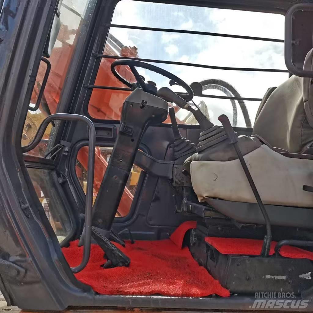 Hitachi EX 100 W D Ratasekskavaatorid