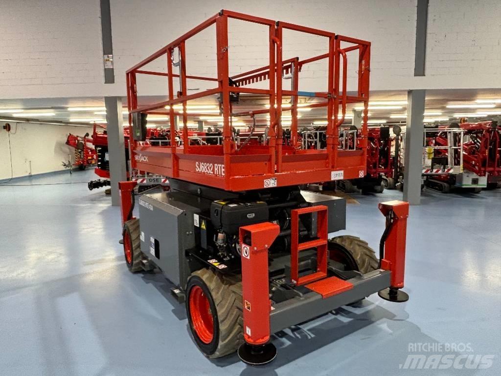 SkyJack SJ 6832 RTE Käärtõstukid