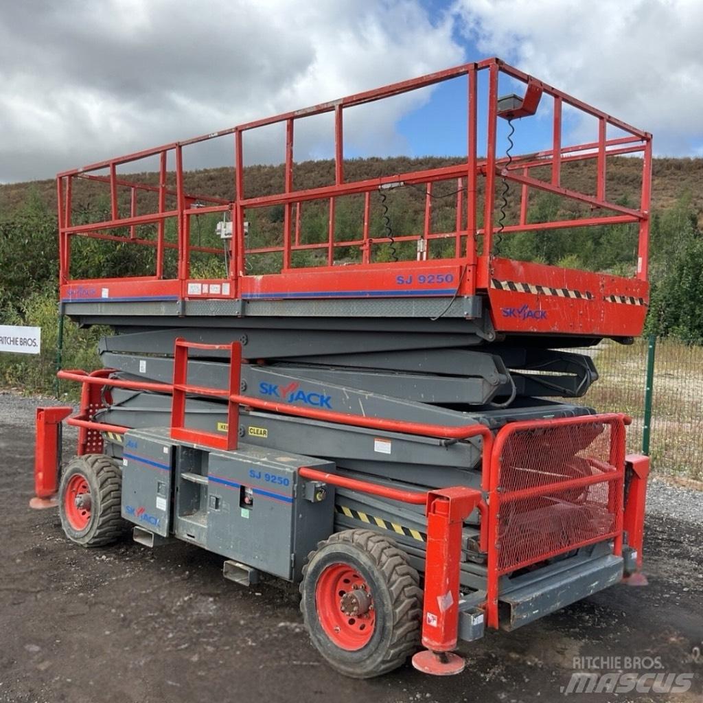 SkyJack SJ 9250 RT Käärtõstukid