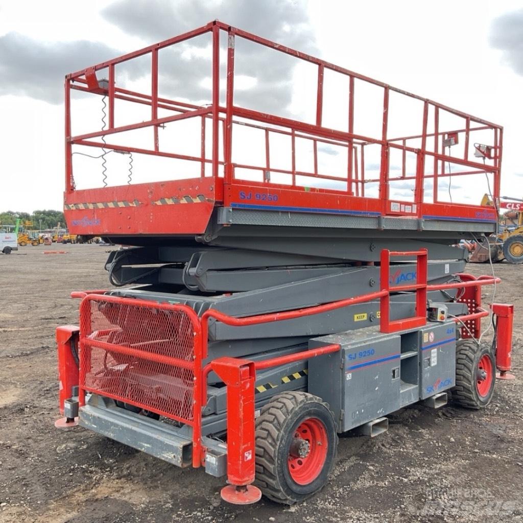 SkyJack SJ 9250 RT Käärtõstukid