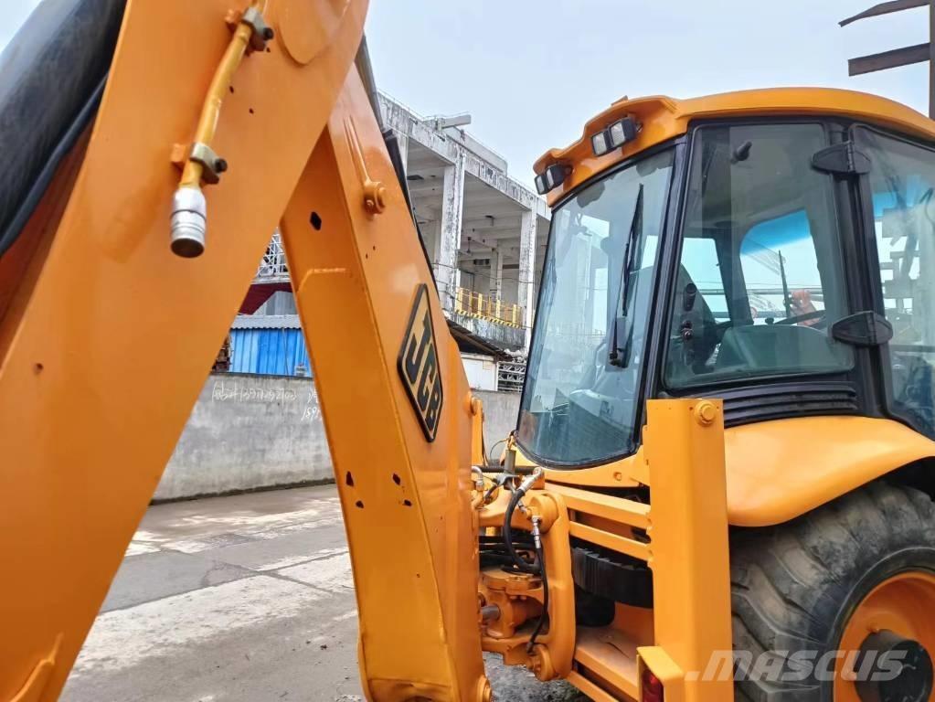 JCB 3 CX Ratasekskavaatorid
