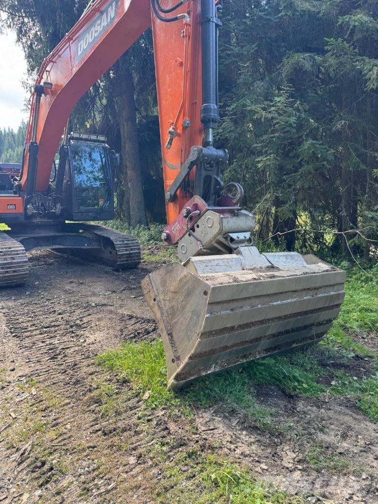 Doosan DX 225 LC-7 Roomikekskavaatorid