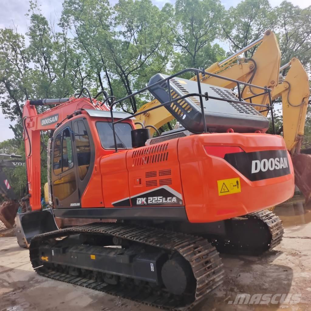 Doosan DX 225 LC Roomikekskavaatorid