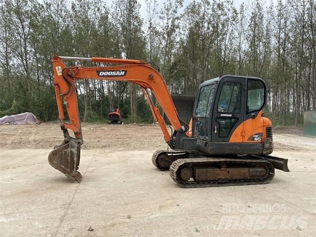 Doosan DX 60 Miniekskavaatorid < 7 t