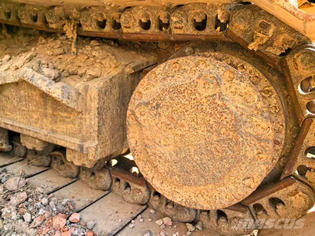 CAT 323 Roomikekskavaatorid