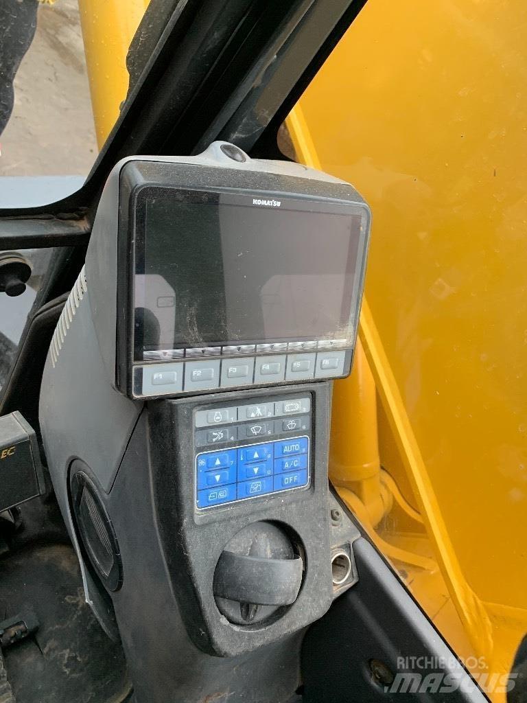 Komatsu 138 us -8 Roomikekskavaatorid