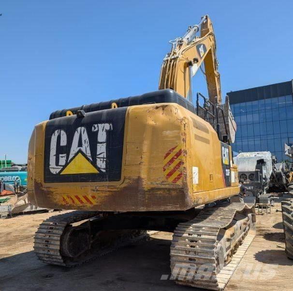 CAT 330 Roomikekskavaatorid